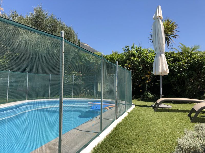 Pet Safety Mesh Fence